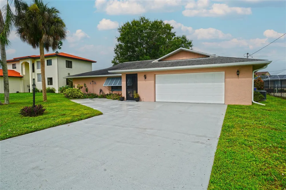 7228 REYMOOR DRIVE North Fort Myers, FL 33917