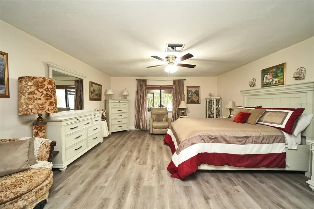 7228 REYMOOR DRIVE North Fort Myers, FL 33917