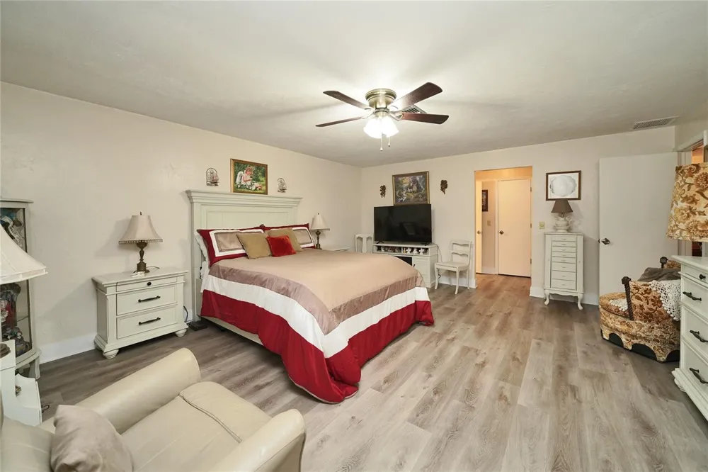 7228 REYMOOR DRIVE North Fort Myers, FL 33917