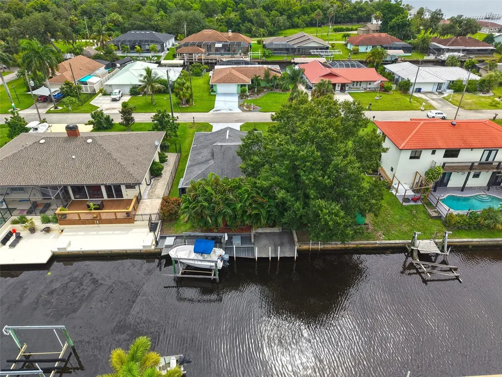 7228 REYMOOR DRIVE North Fort Myers, FL 33917