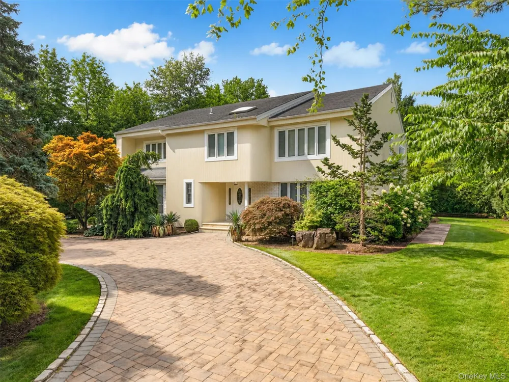 40 Bristol Drive Manhasset, NY 11030