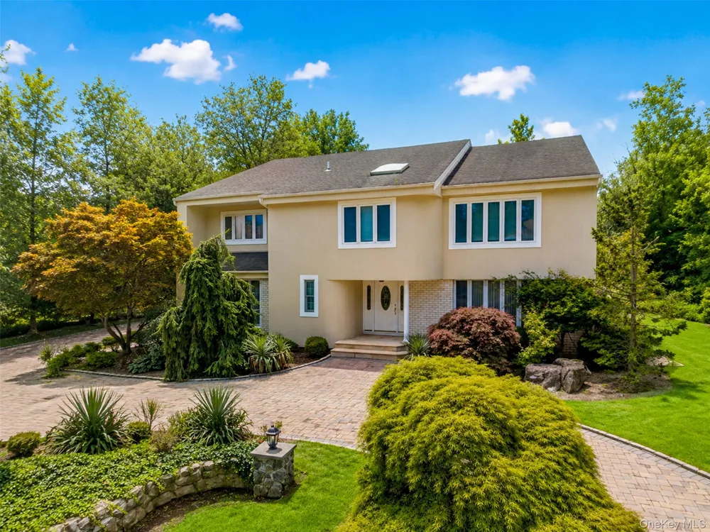 40 Bristol Drive Manhasset, NY 11030