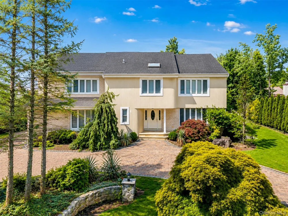 40 Bristol Drive Manhasset, NY 11030
