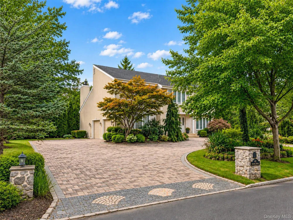 40 Bristol Drive Manhasset, NY 11030