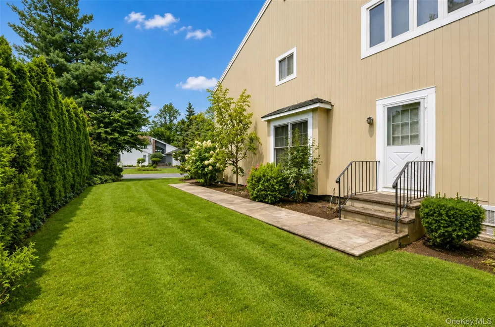 40 Bristol Drive Manhasset, NY 11030