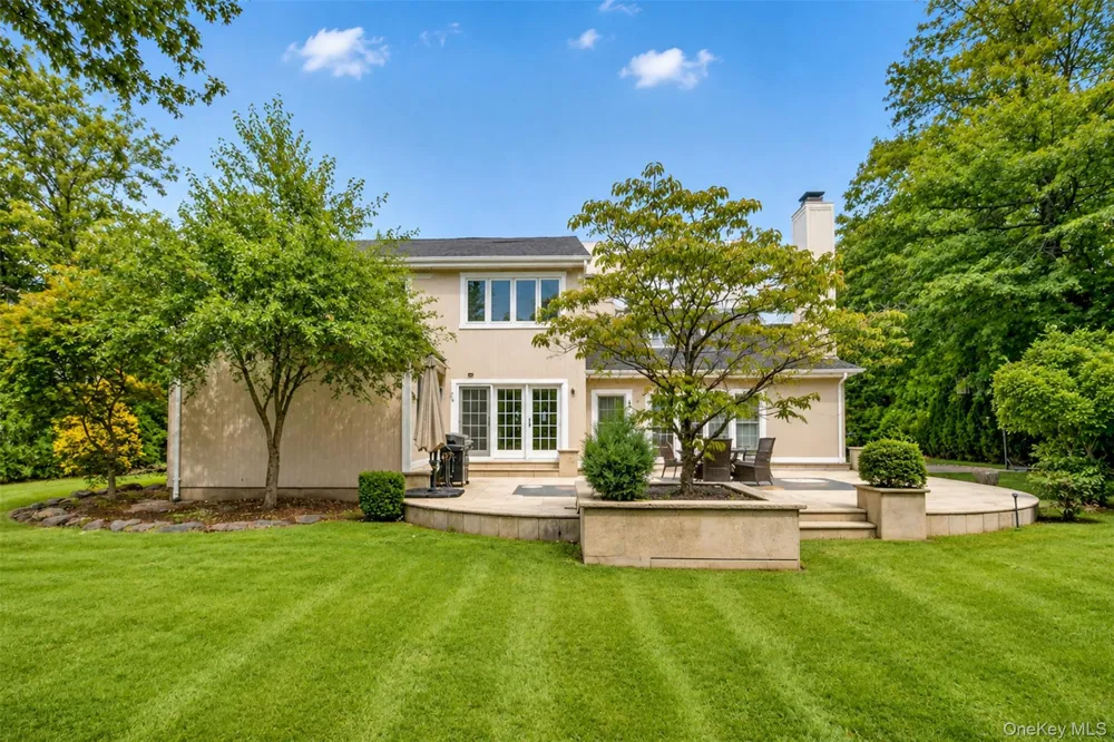 40 Bristol Drive Manhasset, NY 11030
