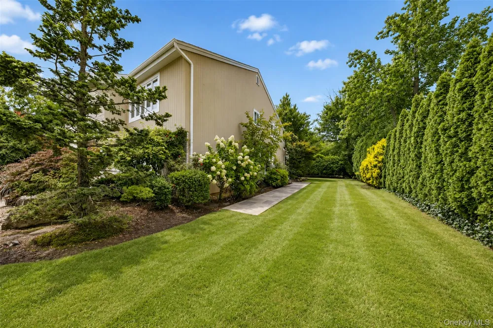 40 Bristol Drive Manhasset, NY 11030