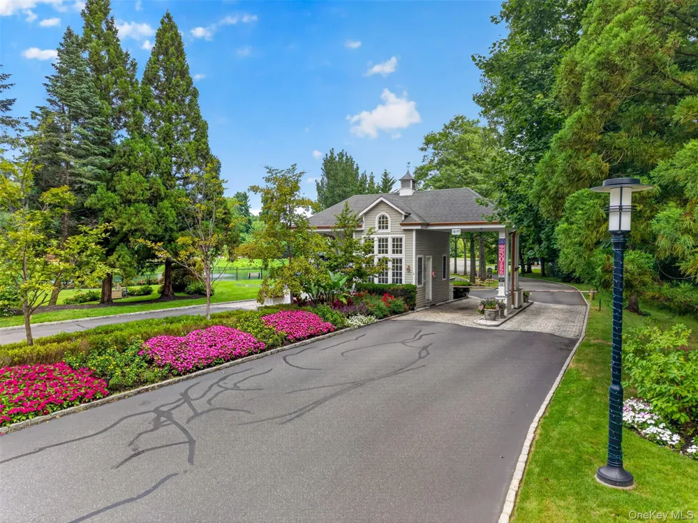 40 Bristol Drive Manhasset, NY 11030