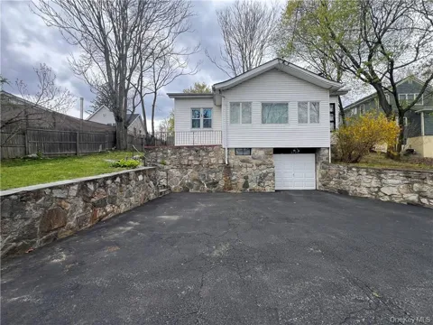 3180 Lincoln Drive