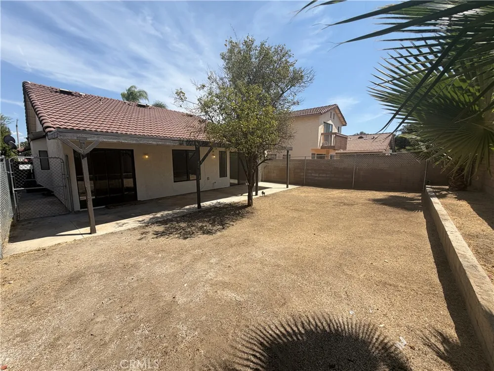 1910 Summertree Drive Perris, CA 92571