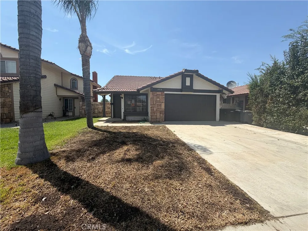 1910 Summertree Drive Perris, CA 92571
