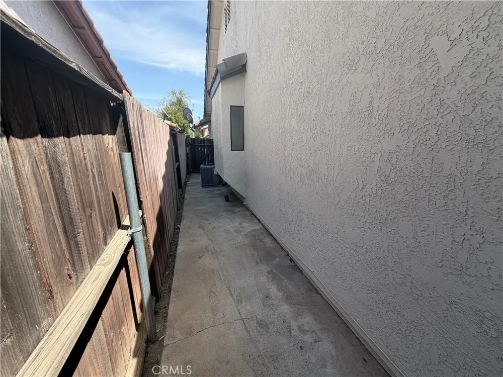 1910 Summertree Drive Perris, CA 92571