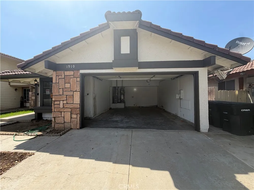 1910 Summertree Drive Perris, CA 92571