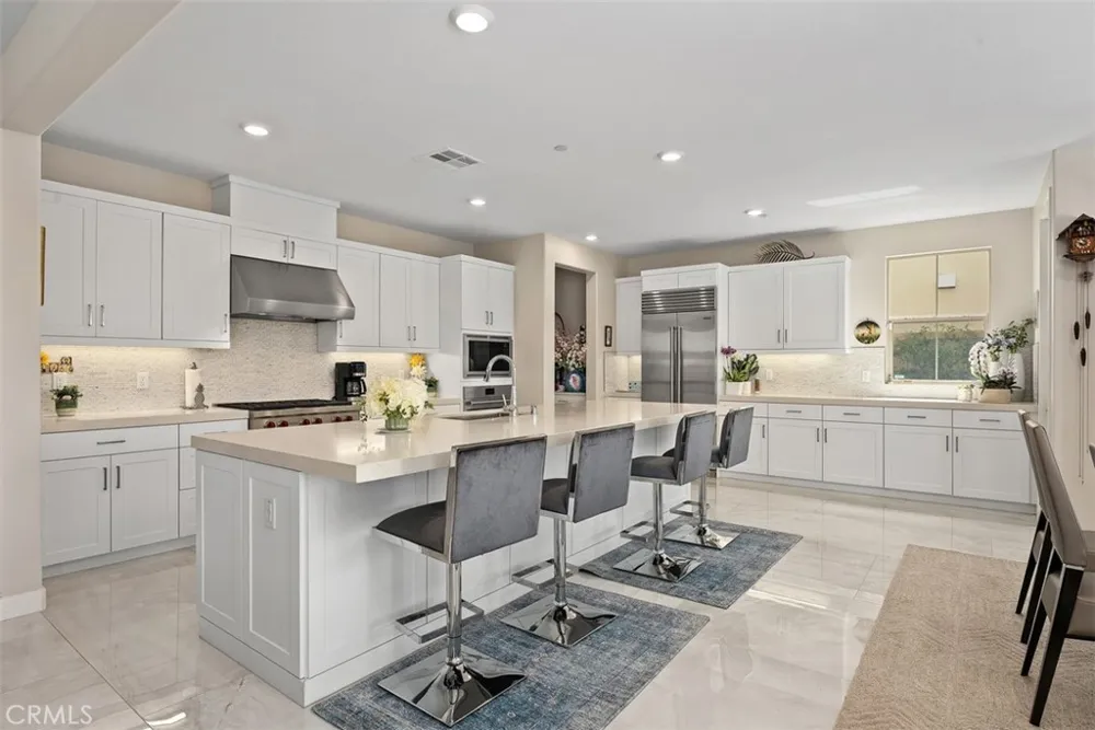 9896 Heron Fountain Valley, CA 92708
