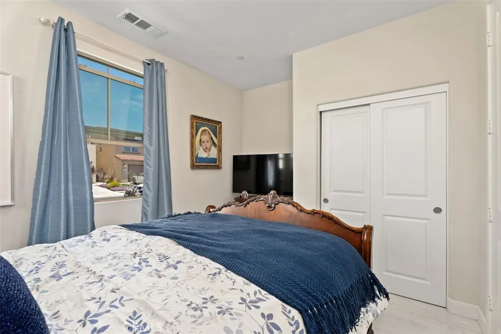 9896 Heron Fountain Valley, CA 92708