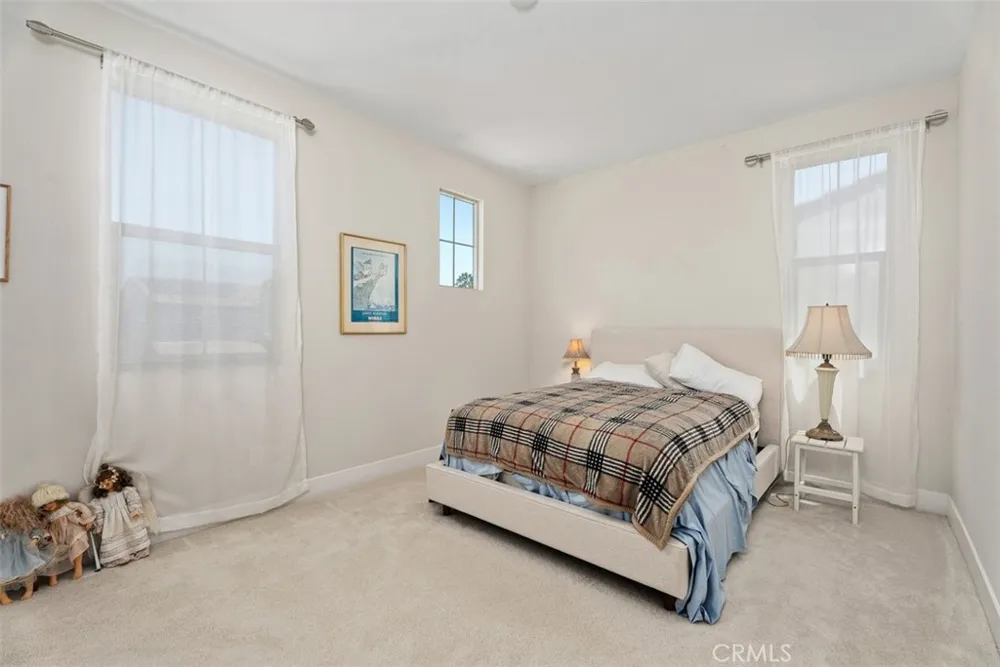 9896 Heron Fountain Valley, CA 92708
