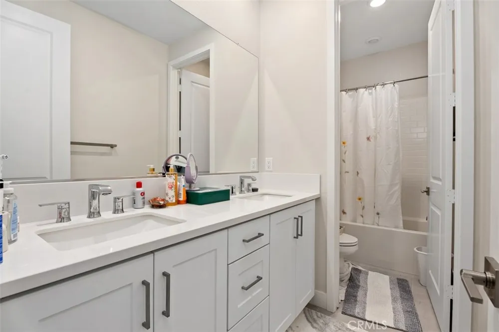 9896 Heron Fountain Valley, CA 92708