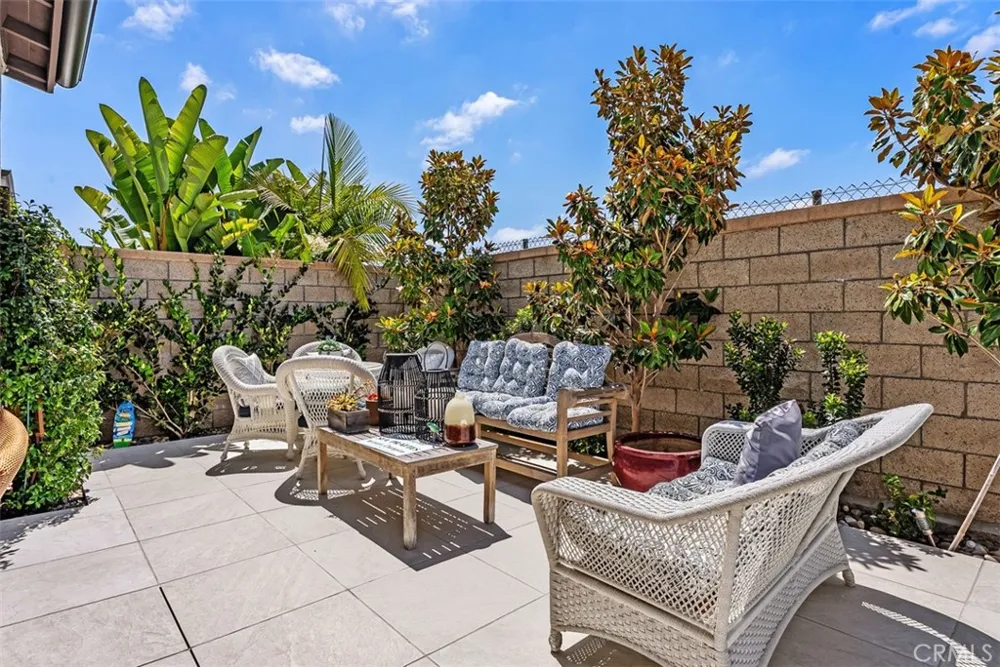 9896 Heron Fountain Valley, CA 92708