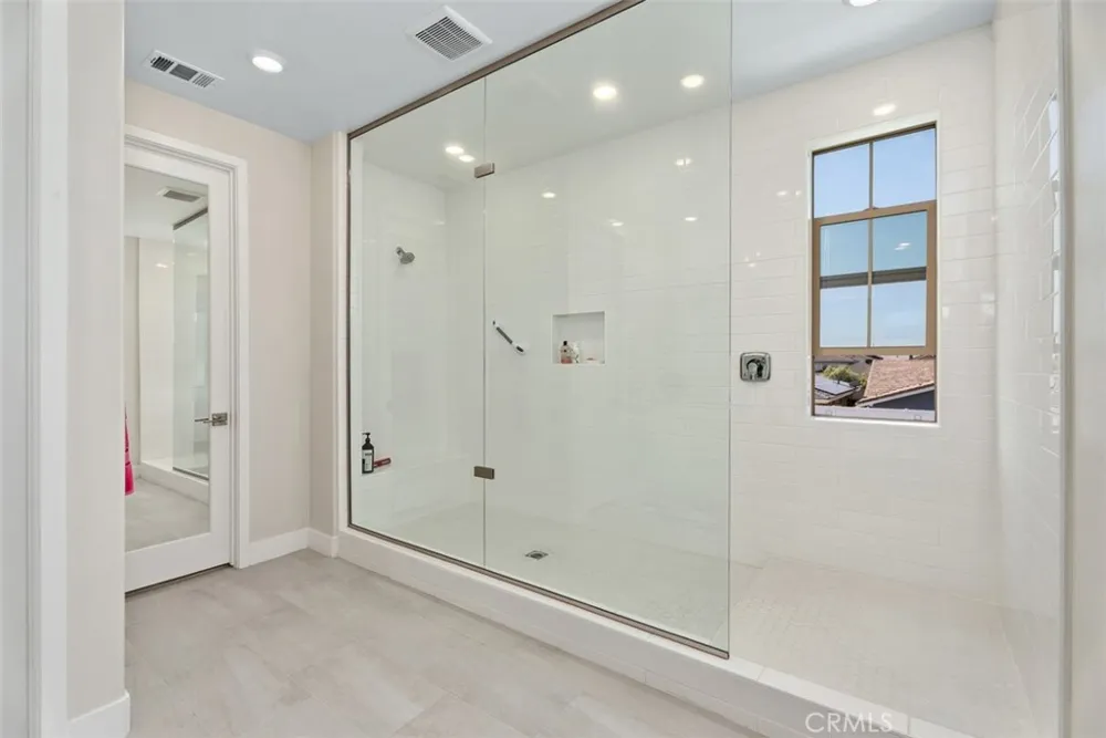 9896 Heron Fountain Valley, CA 92708