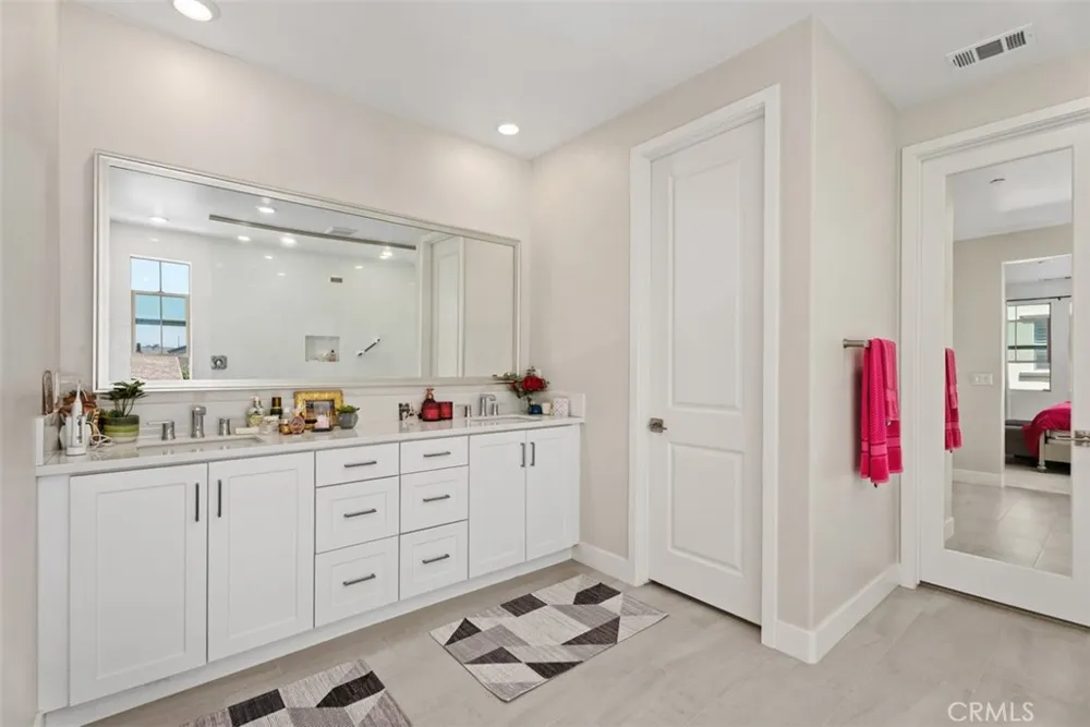 9896 Heron Fountain Valley, CA 92708