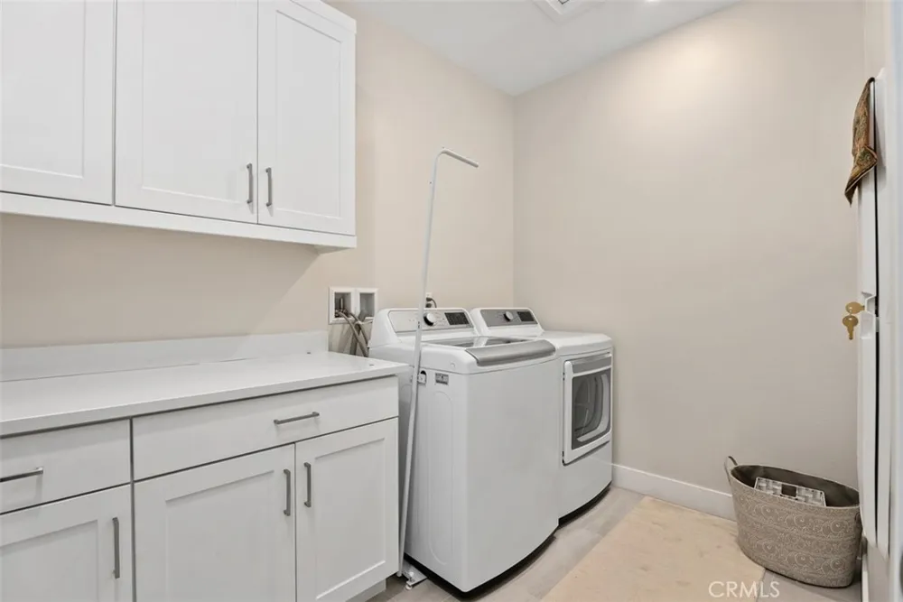 9896 Heron Fountain Valley, CA 92708