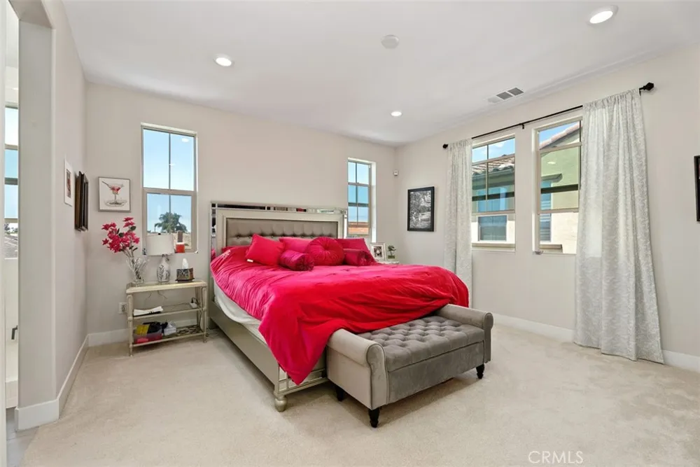 9896 Heron Fountain Valley, CA 92708