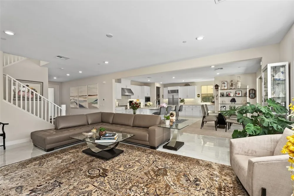 9896 Heron Fountain Valley, CA 92708