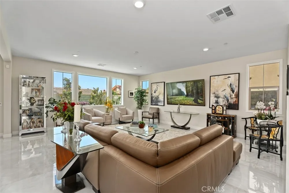 9896 Heron Fountain Valley, CA 92708
