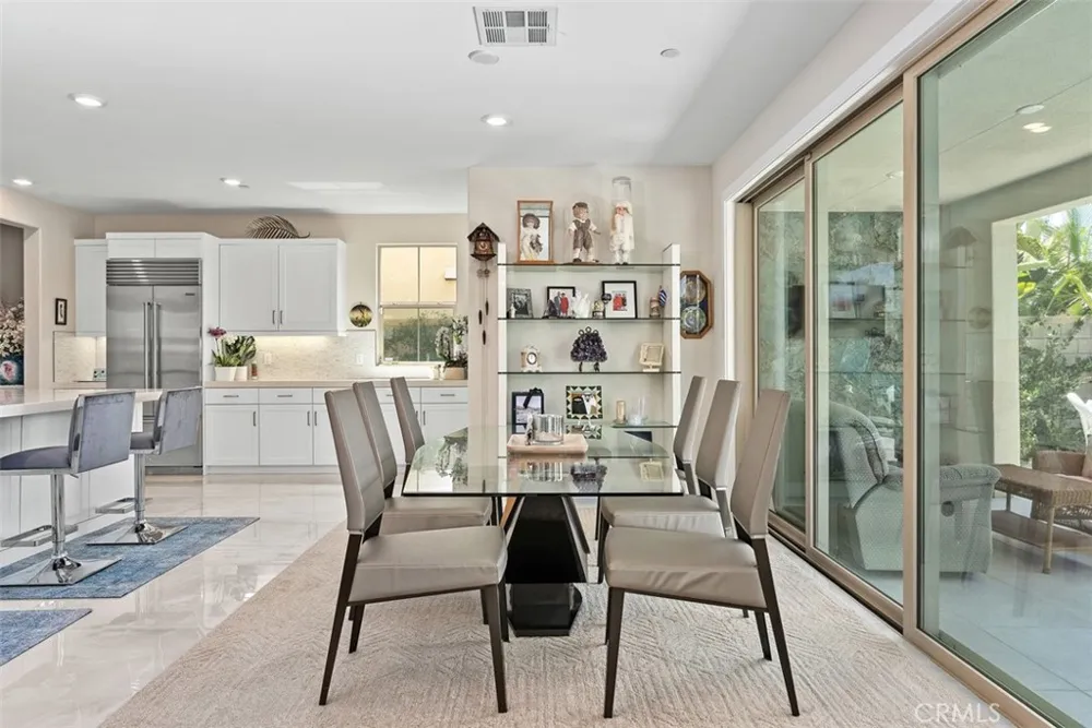 9896 Heron Fountain Valley, CA 92708