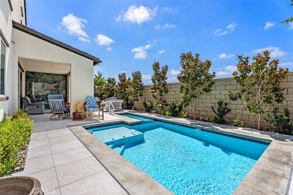 9896 Heron Fountain Valley, CA 92708