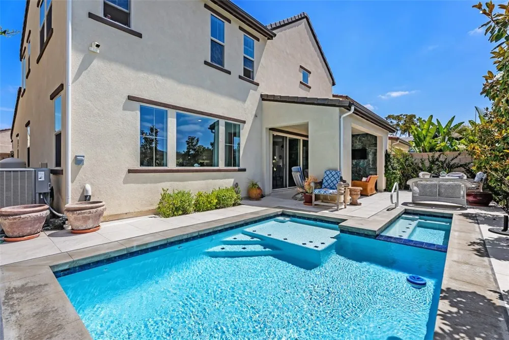 9896 Heron Fountain Valley, CA 92708