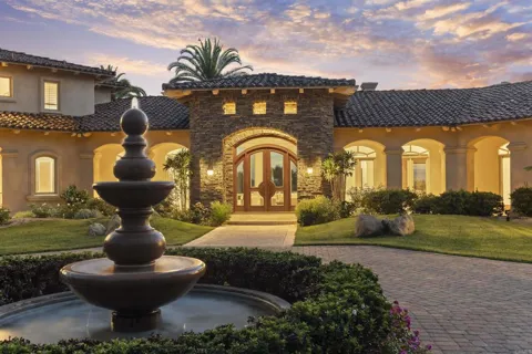 6868 Spyglass Lane