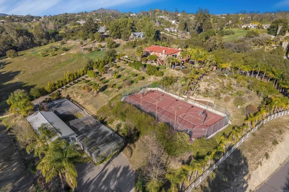 2440 Los Alisos Fallbrook, CA 92028