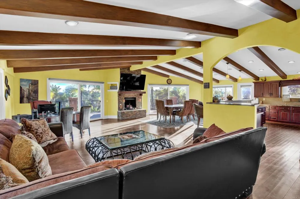 2440 Los Alisos Fallbrook, CA 92028