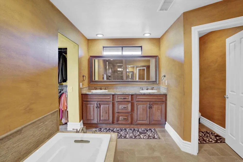 2440 Los Alisos Fallbrook, CA 92028