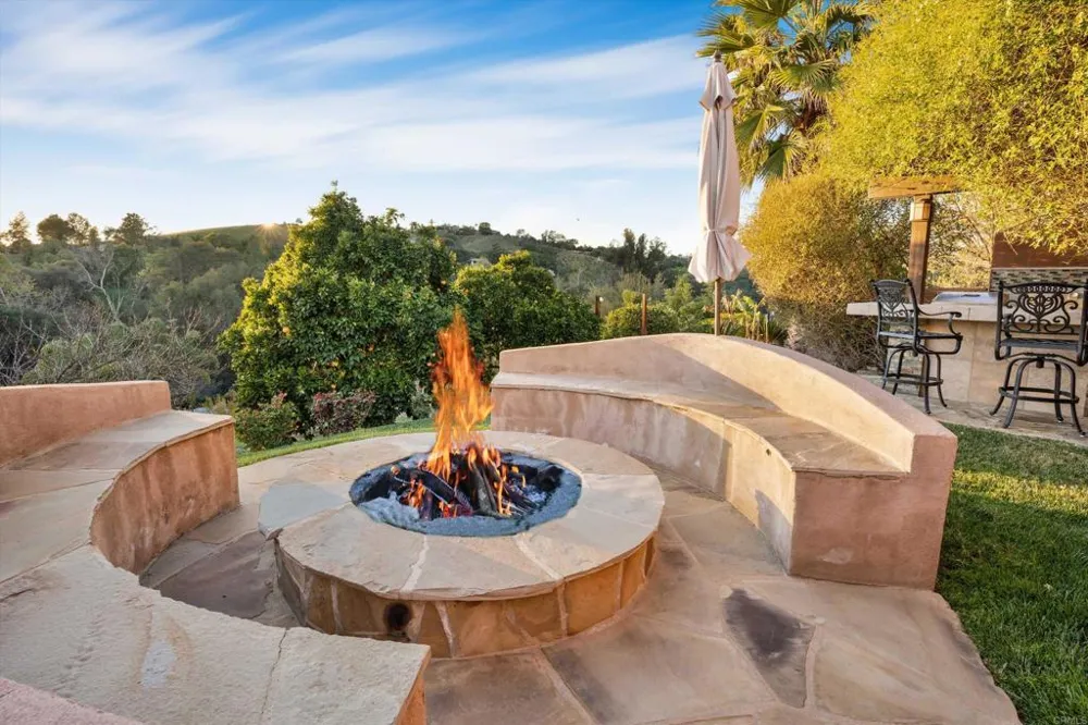 2440 Los Alisos Fallbrook, CA 92028