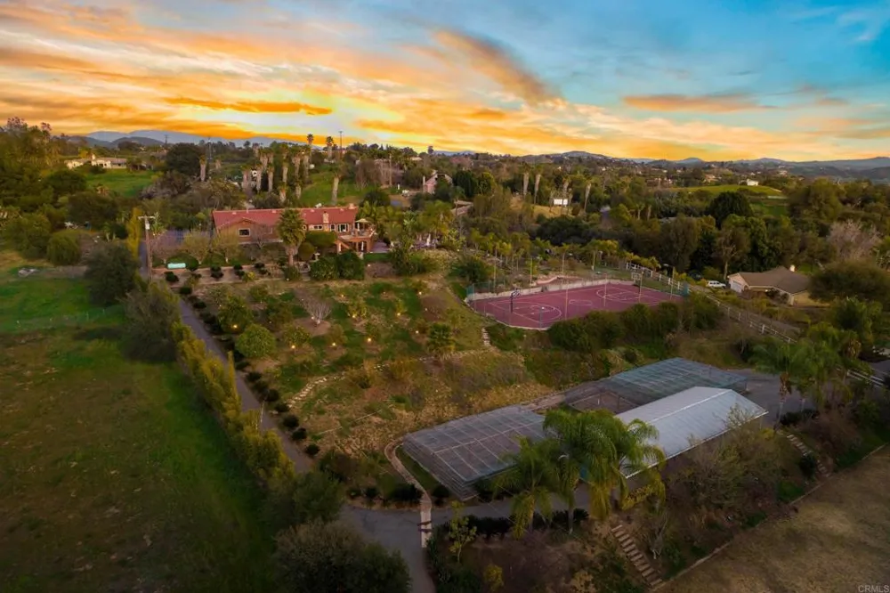 2440 Los Alisos Fallbrook, CA 92028