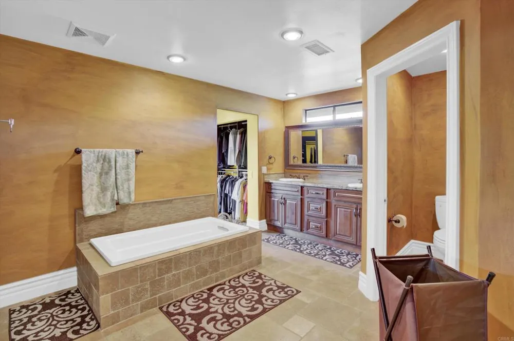 2440 Los Alisos Fallbrook, CA 92028
