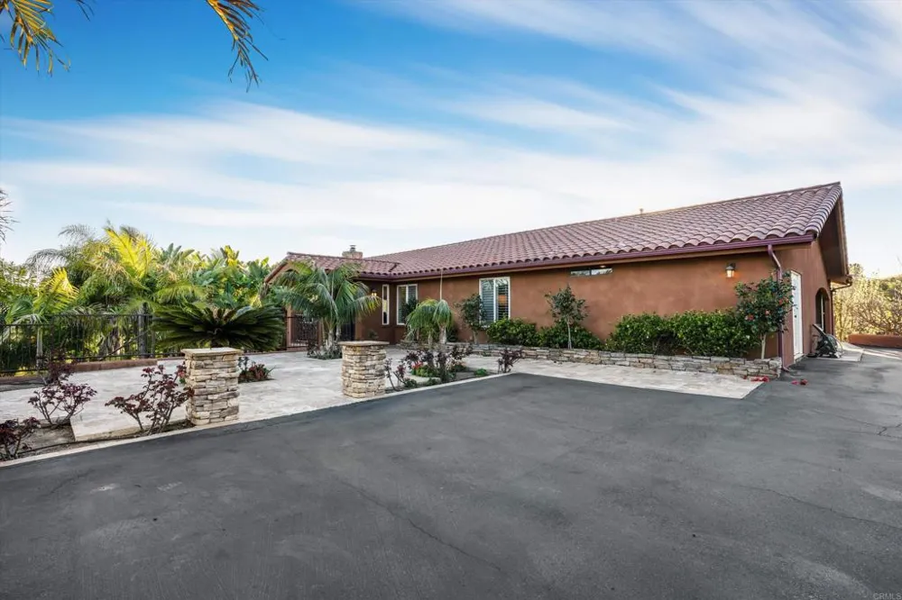 2440 Los Alisos Fallbrook, CA 92028