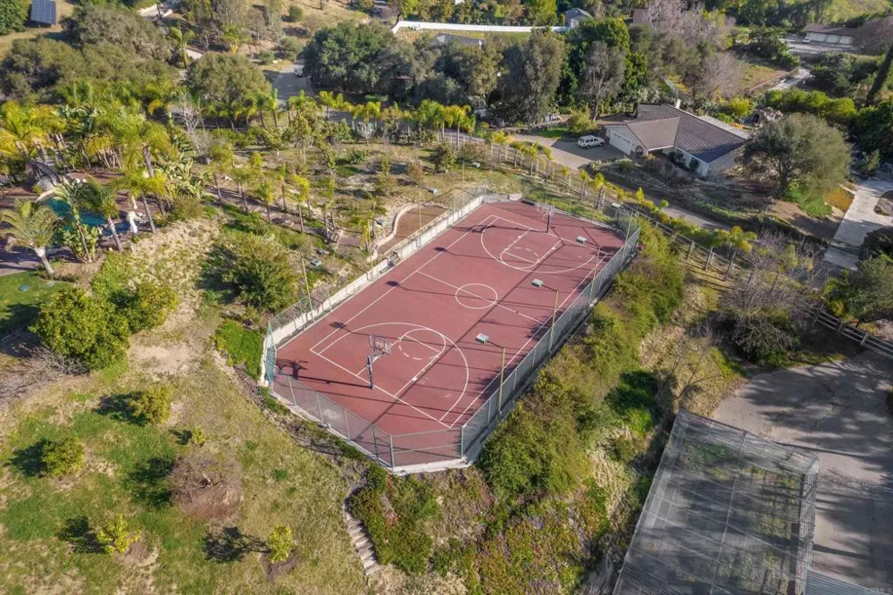 2440 Los Alisos Fallbrook, CA 92028