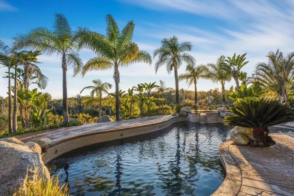 2440 Los Alisos Fallbrook, CA 92028