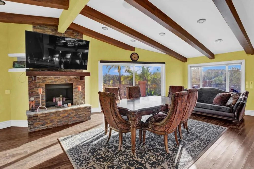 2440 Los Alisos Fallbrook, CA 92028