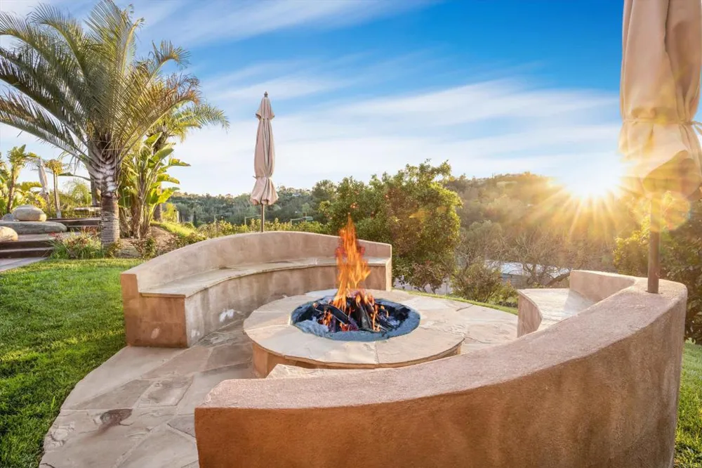 2440 Los Alisos Fallbrook, CA 92028
