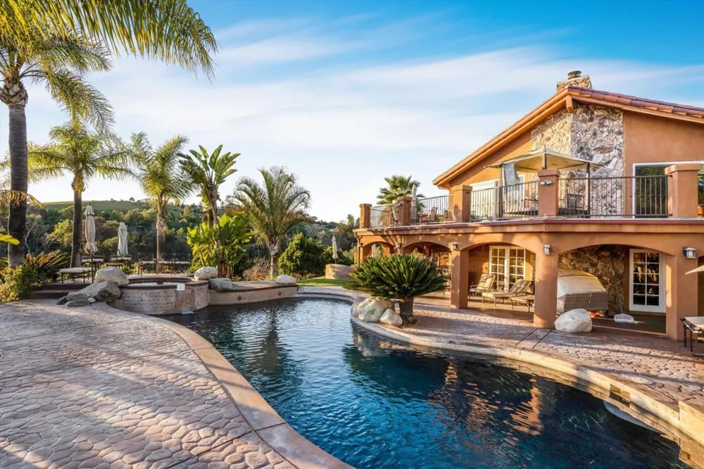 2440 Los Alisos Fallbrook, CA 92028
