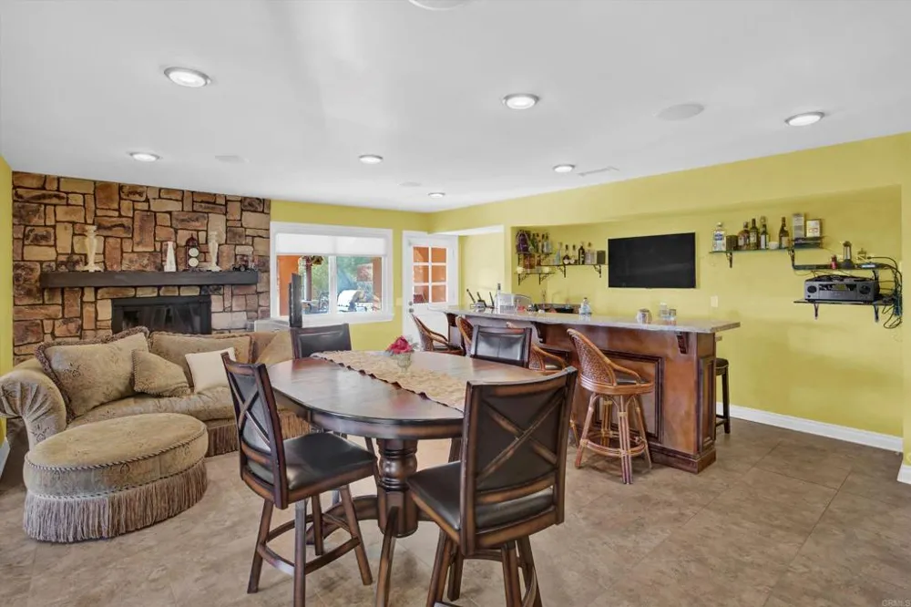 2440 Los Alisos Fallbrook, CA 92028