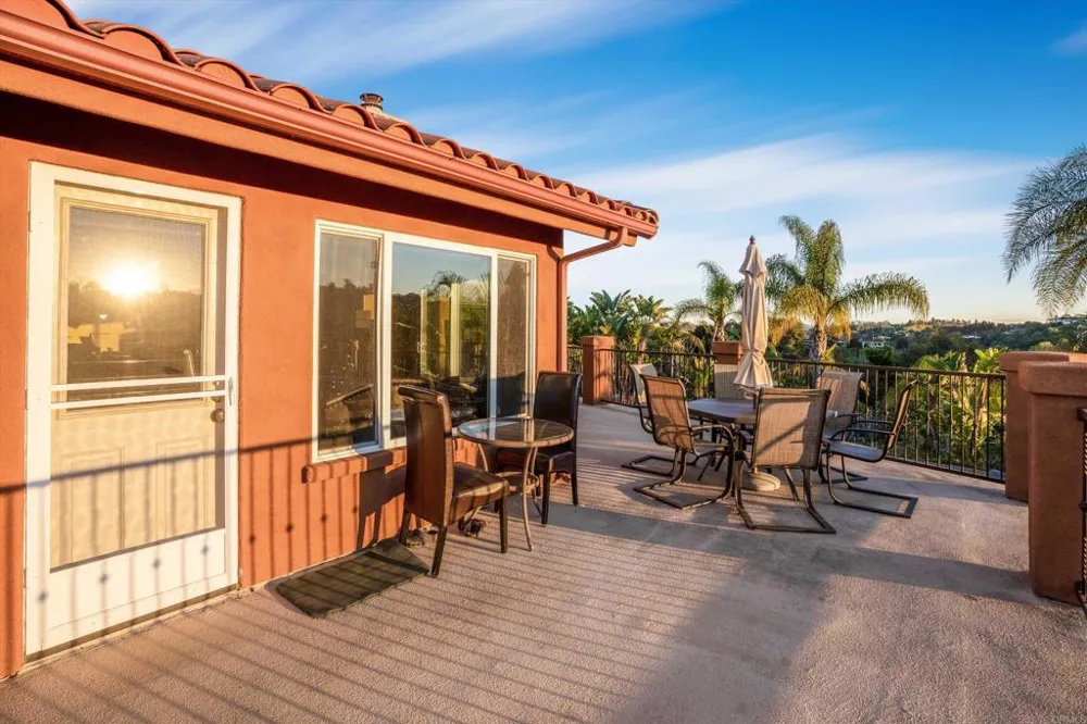 2440 Los Alisos Fallbrook, CA 92028