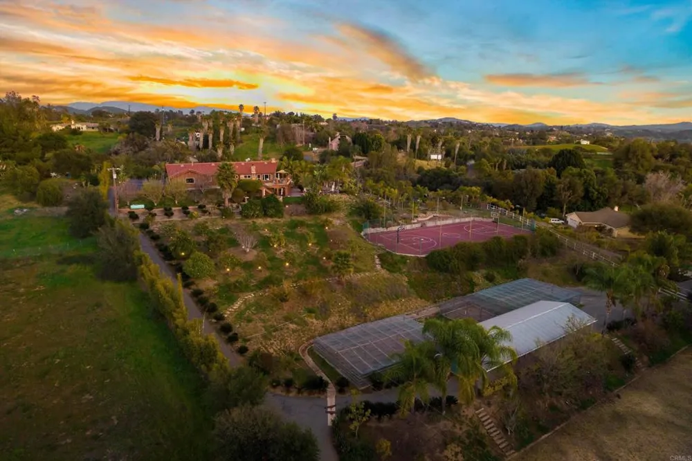 2440 Los Alisos Fallbrook, CA 92028