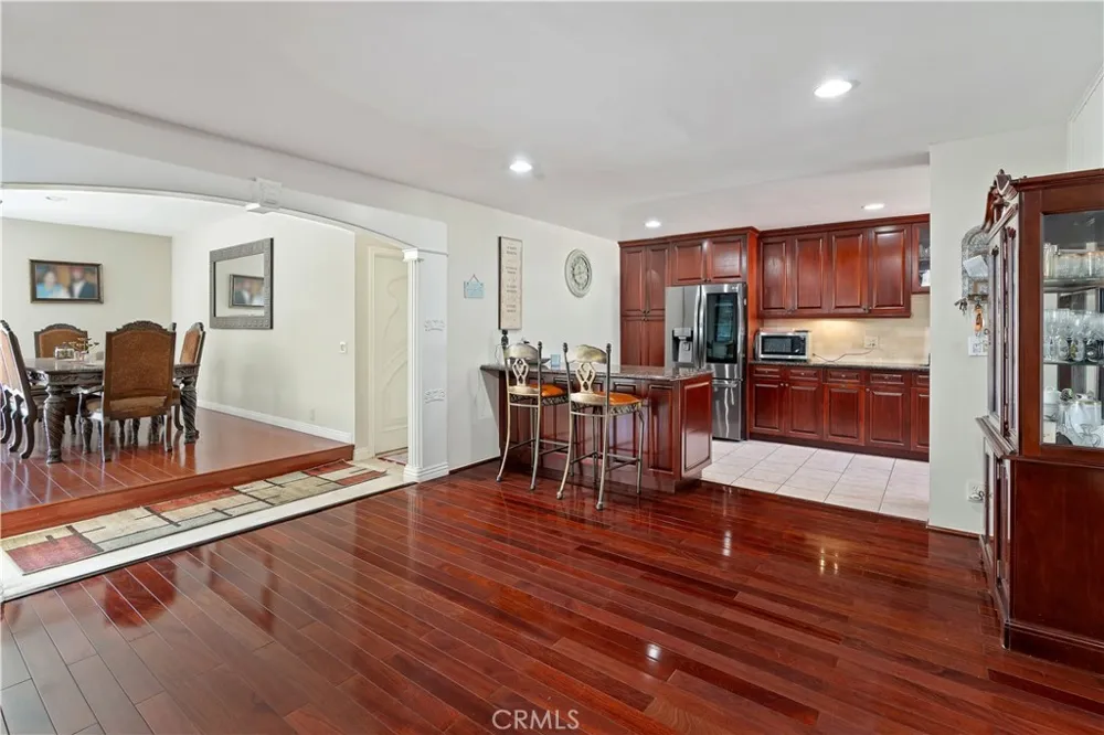 22248 Leadwell Los Angeles, CA 91303