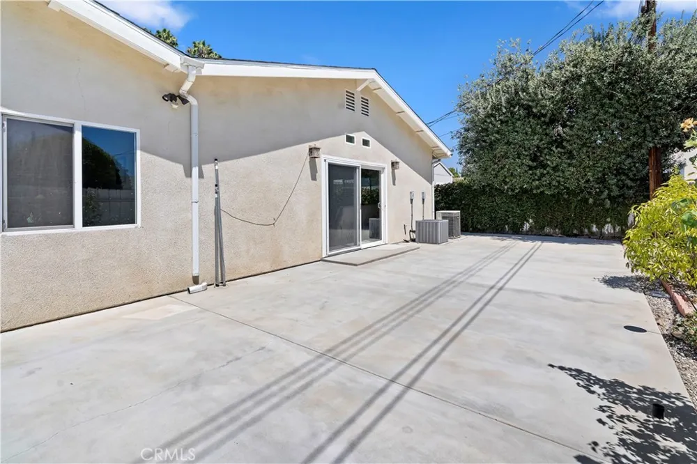 22248 Leadwell Los Angeles, CA 91303