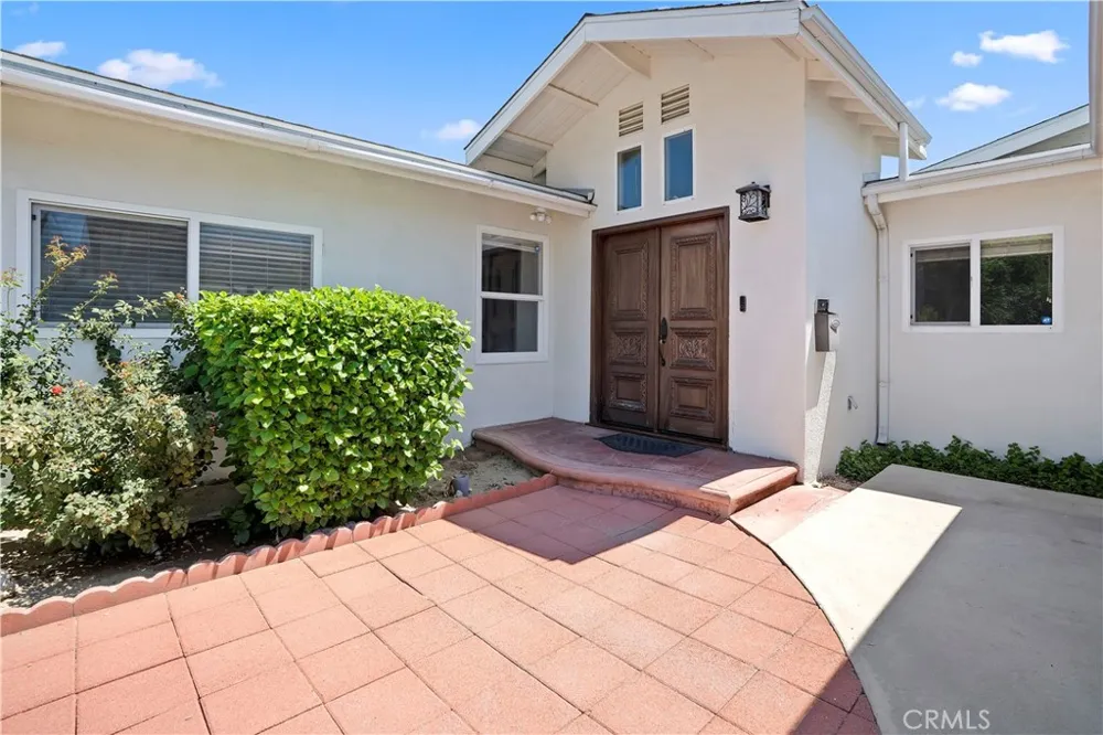22248 Leadwell Los Angeles, CA 91303